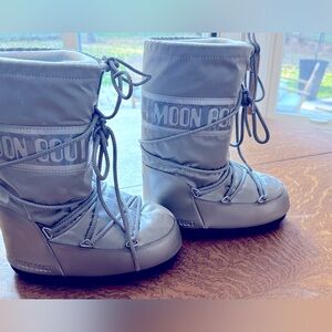 Moon Boot ICON GLANCE SILVER SATIN BOOTS